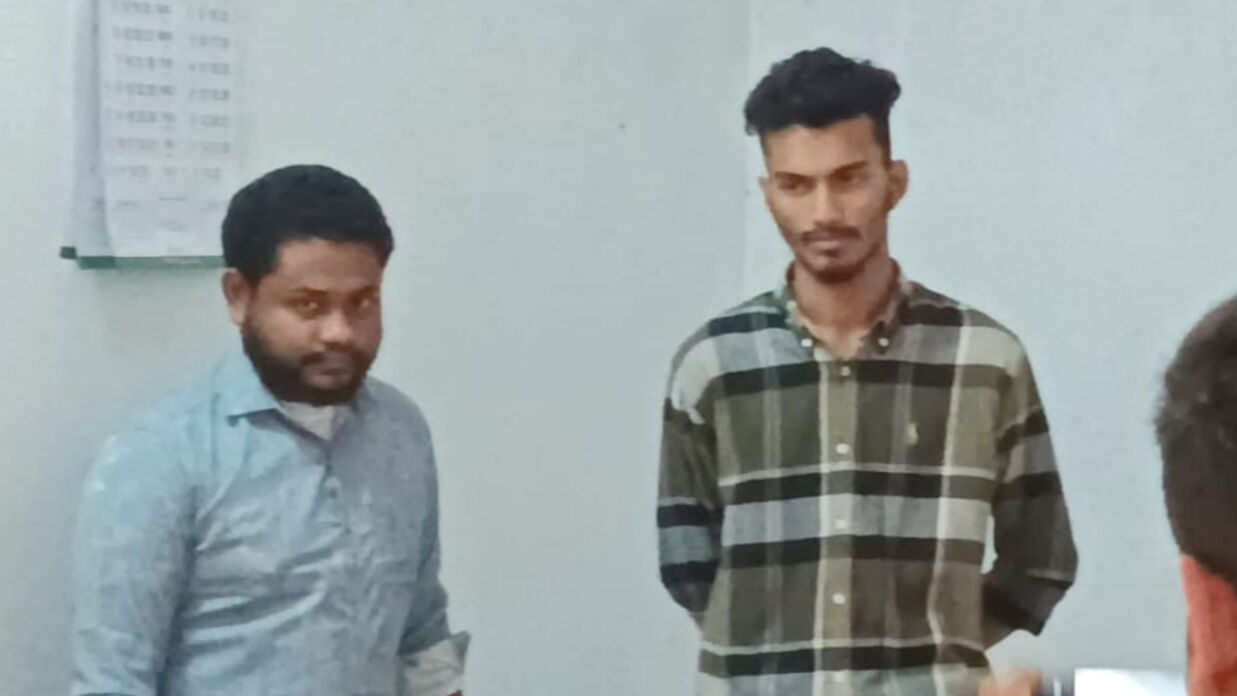 ইবিতে পরীক্ষা দিতে এসে ছাত্রলীগের দুই নেতা আটক